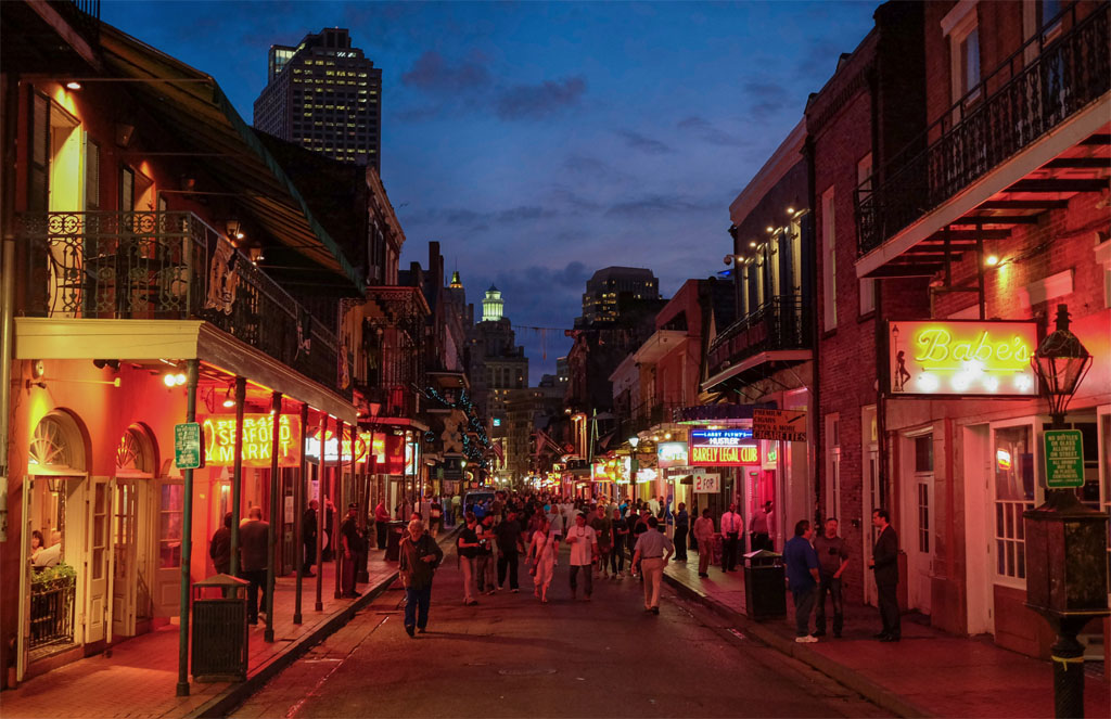 Rue Bourbon à la Nouvelle Orléans de nuit