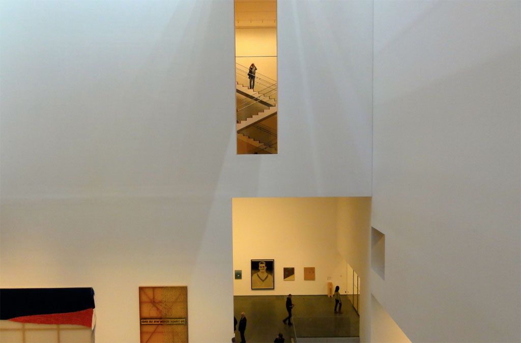 Galeries et escaliers du Museum of Modern Art de New York